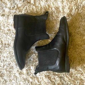 Ugg Chelsea Boots
